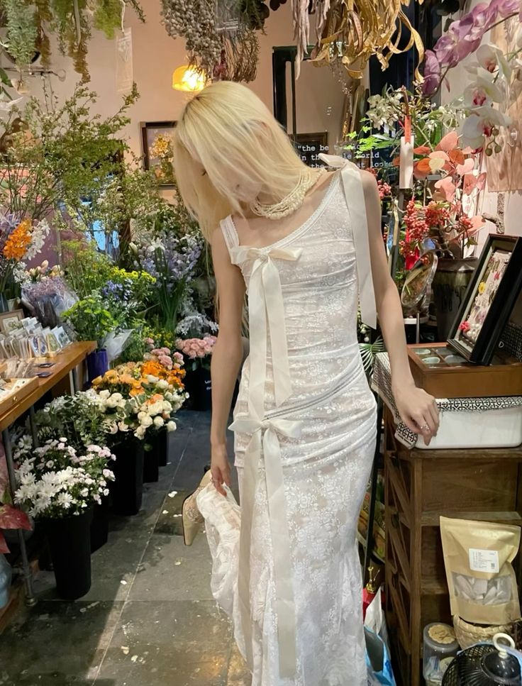 Robe de soirée élégante en dentelle, asymétrique épaule dénudée, blanche ivoire, longue, robe de bal, robe de soirée ...