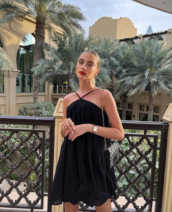 Schwarzes ärmelloses lässiges Strapskleid Strand einteiliges Straps kurzes Ballkleid Partykleid Homecoming-Kleid nv2129