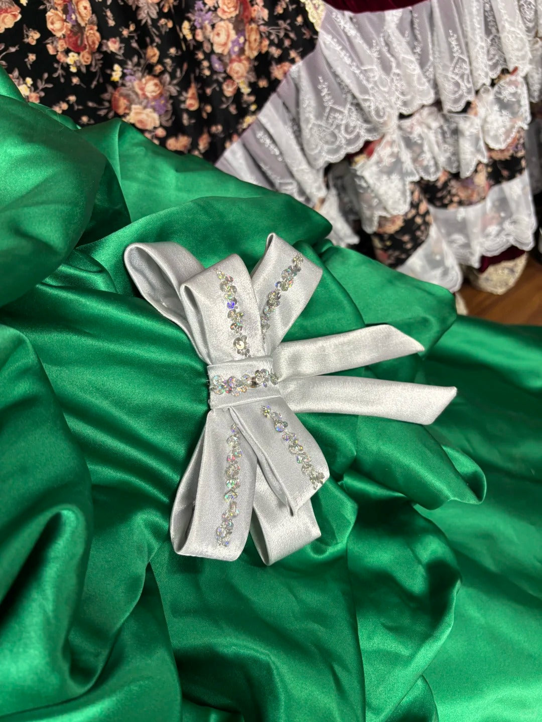 Robe de soirée longue en satin vert brillant avec nœud perlé, robe de bal, robe de quinceanera nv4645