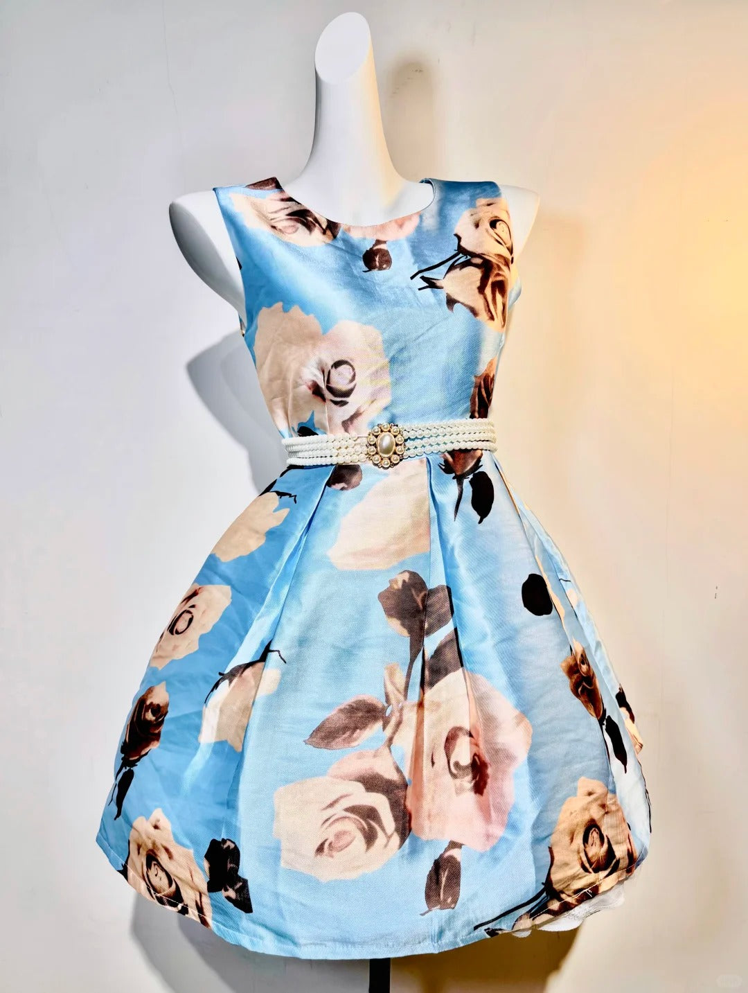 Blaues, florales, modisches, kurzes Satin-Heimkehrkleid, Geburtstagspartykleid, nv5310