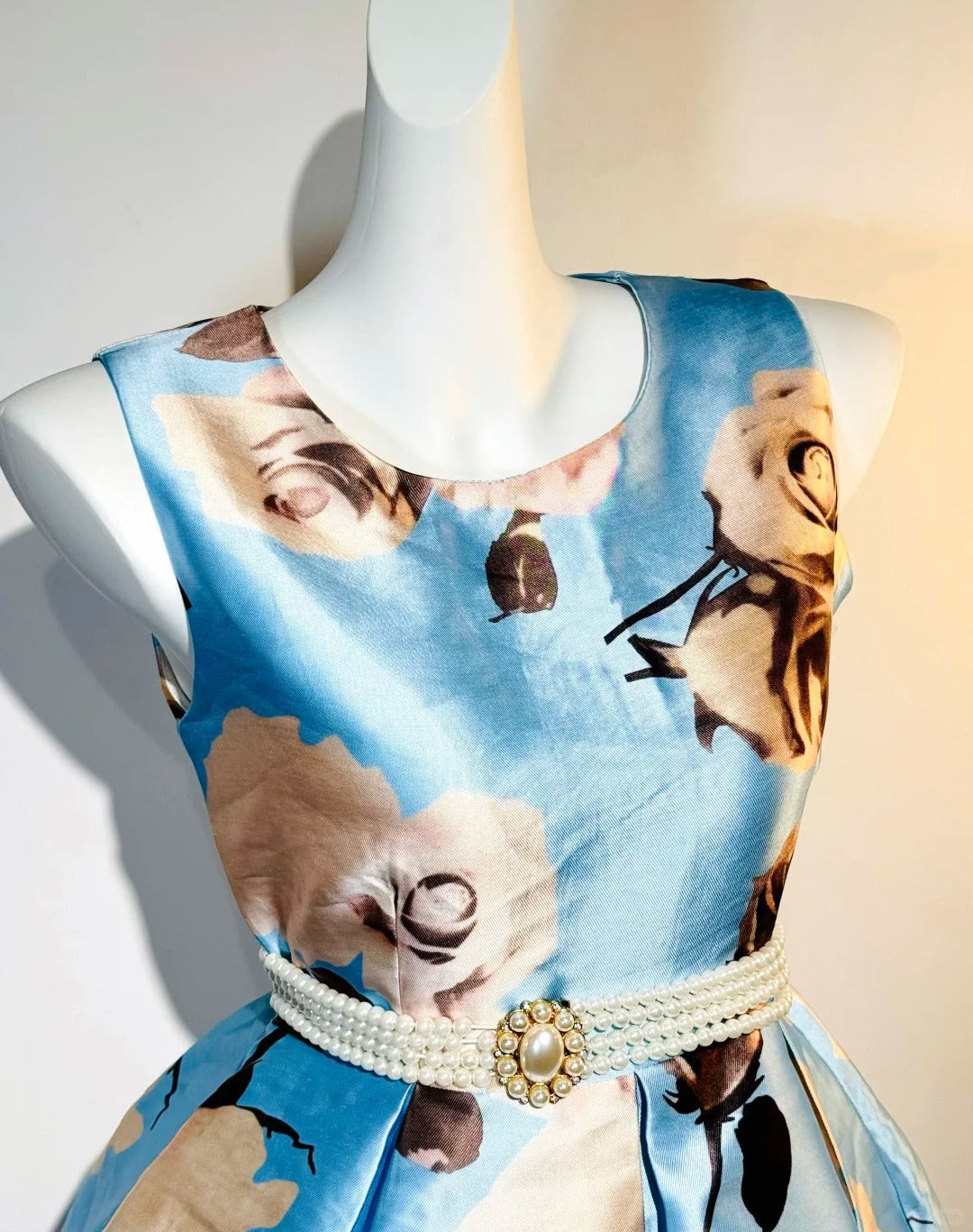 Blaues, florales, modisches, kurzes Satin-Heimkehrkleid, Geburtstagspartykleid, nv5310