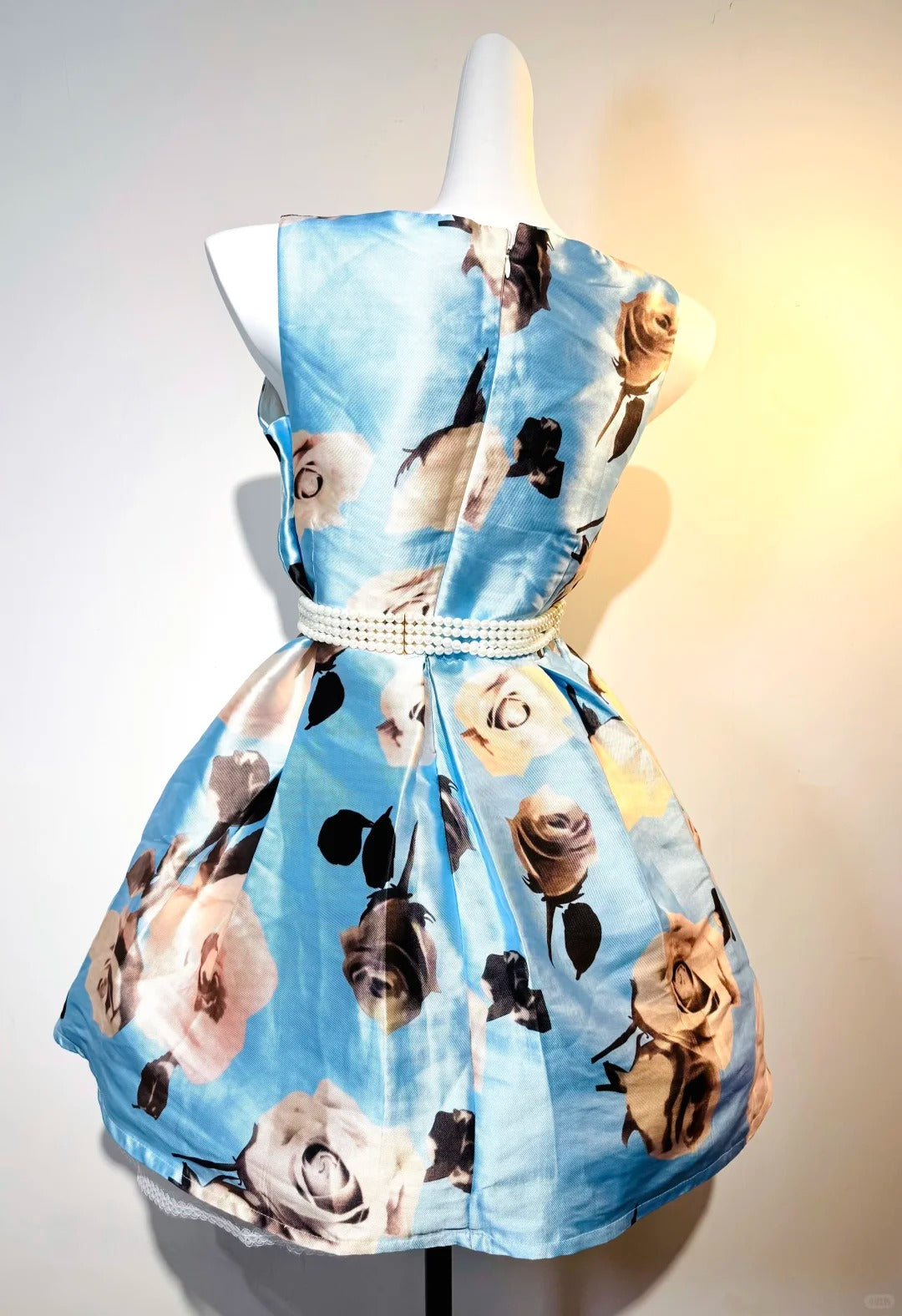 Blaues, florales, modisches, kurzes Satin-Heimkehrkleid, Geburtstagspartykleid, nv5310