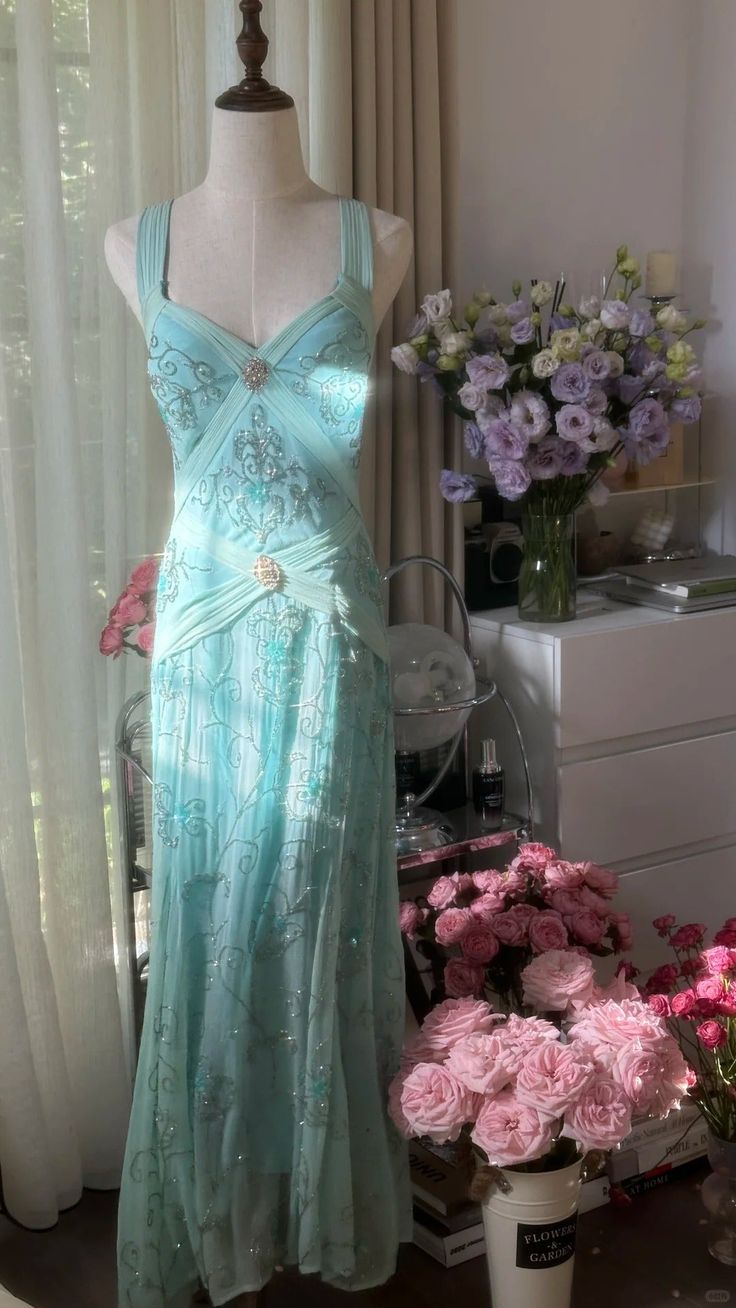 NiceVestidos – Vintage-Abendkleid, exquisit blau, elegant und mit Perlen besetzt. NV5983