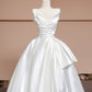 Stilvolles, elegantes und schlichtes langes weißes Satin-Brautkleid, Ballkleid und Abendkleid. nv5078