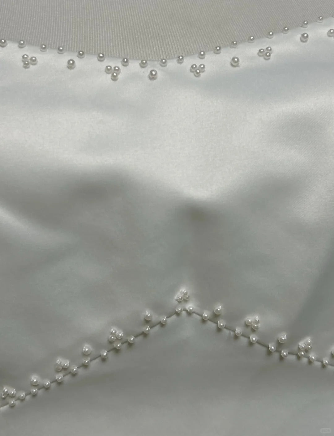Robe de soirée longue en satin blanc, élégante et délicate, avec perles, nv4927