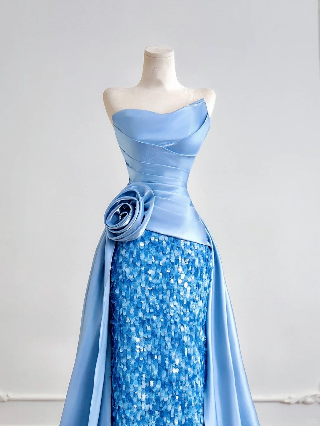 Blaues, glänzendes, langes, bodenlanges Satin-Ballkleid mit Pailletten, Abendkleid, Abschlusskleid, NV5104