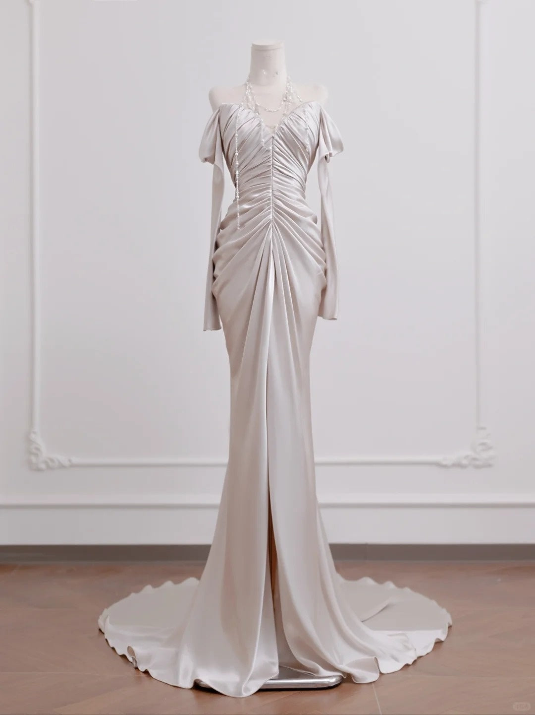 Champagnerweißes, modisches und elegantes Meerjungfrau-Kleid mit langen Ärmeln und langem Satin-Abschlussballkleid, Abendkleid NV4971