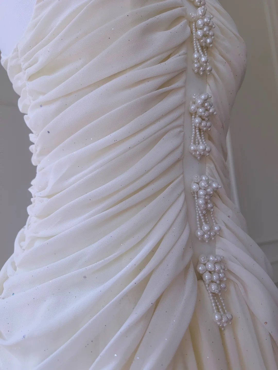 NiceVestidos - Robe longue blanche délicatement perlée, robe de bal de fin d'année NV5943
