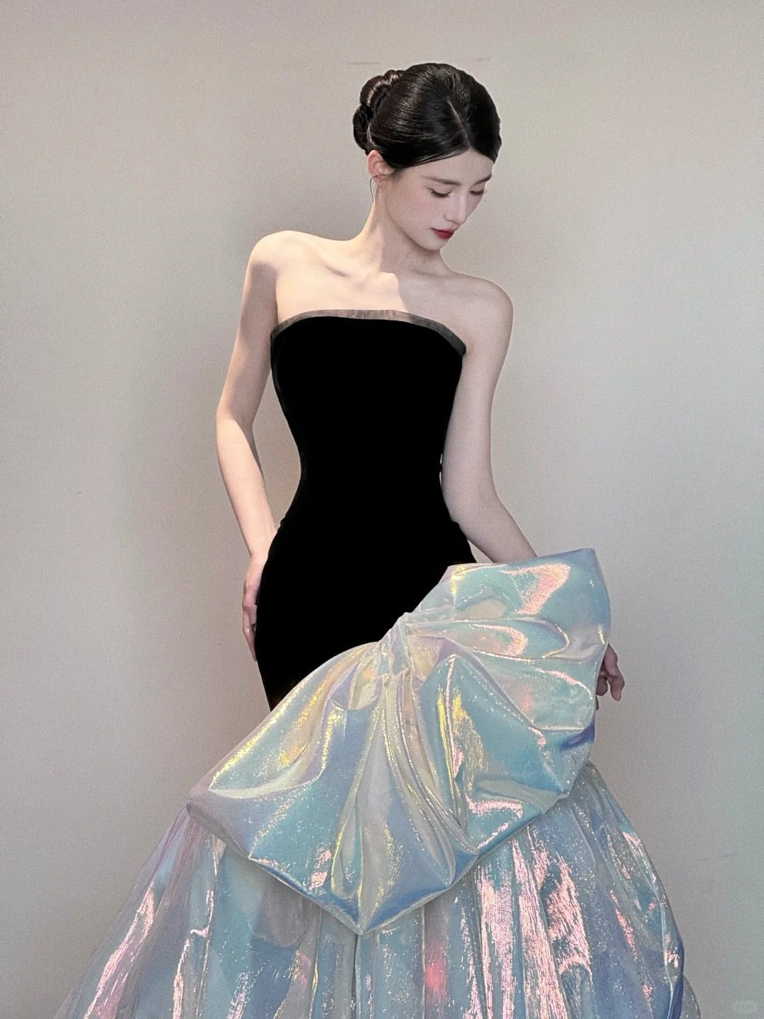 Schwarzes, glänzendes, wunderschönes, elegantes, langes, bodenlanges Ballkleid-Abendkleid aus Satin im Meerjungfrau-Stil, NV4055