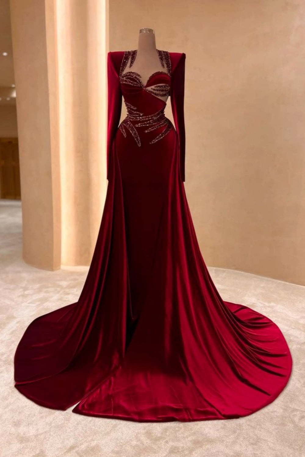 NiceVestidos – Rotes, wunderschönes, exquisit besticktes langes Samt-Abendkleid. NV6051