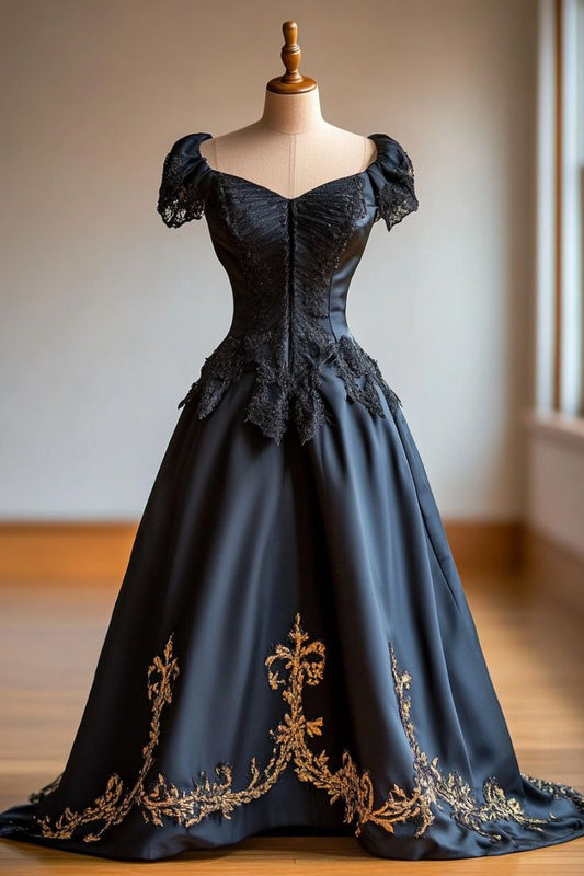 NiceVestidos – Schwarzes, schulterfreies, bodenlanges Vintage-Hofkleid mit Spitzeneinsätzen, goldener Stickerei, kurzen Ärmeln und Satin-Spitze NV6192