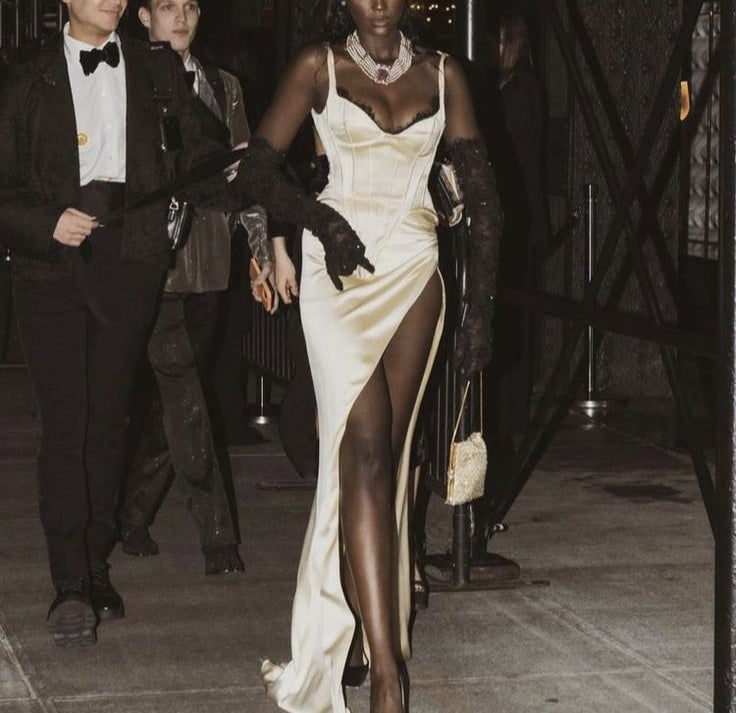 Robe de soirée longue en satin et dentelle beige nv4870