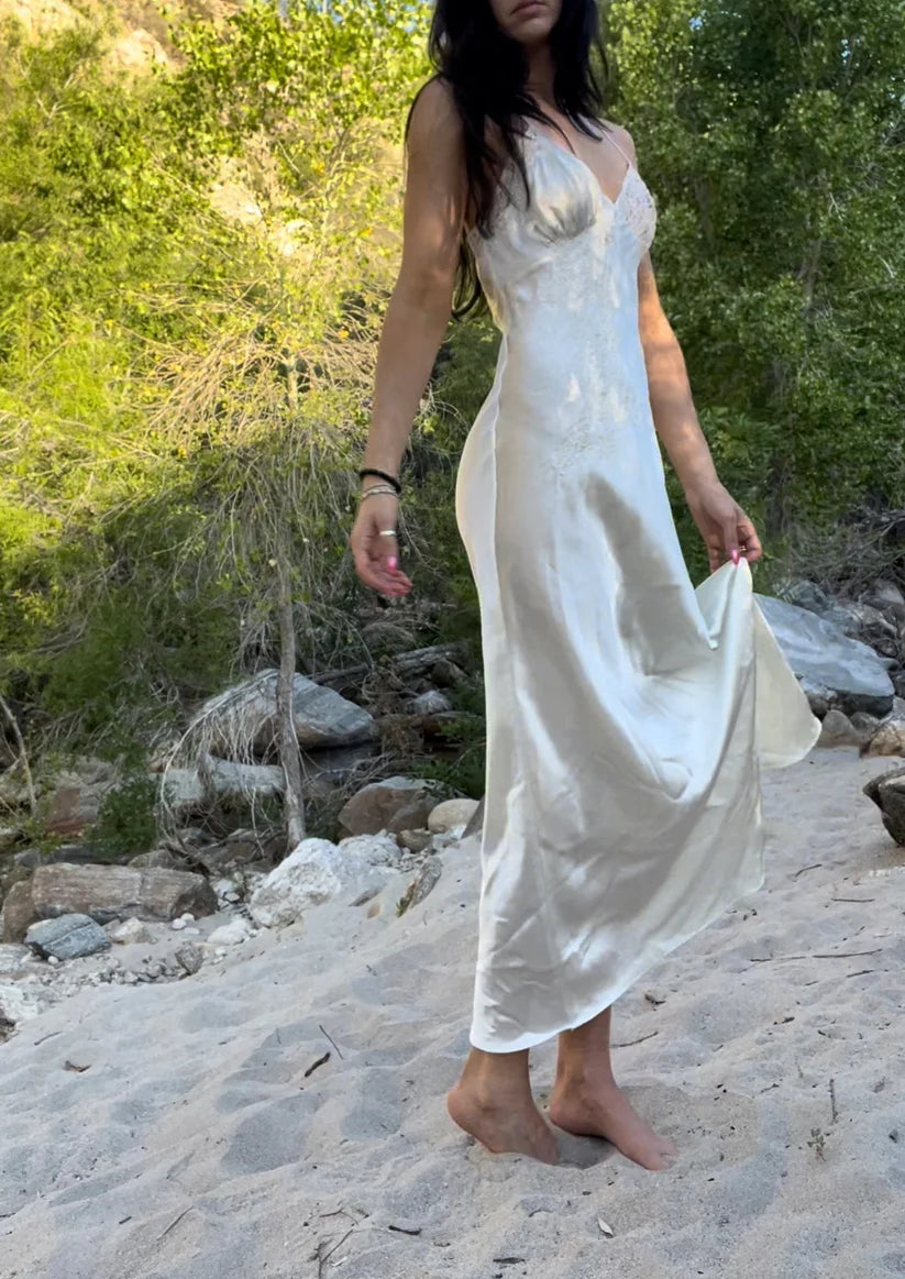 Robe de cocktail longue en satin ivoire à épaules dénudées et à fleurs, longueur au sol, robe de soirée nv4105