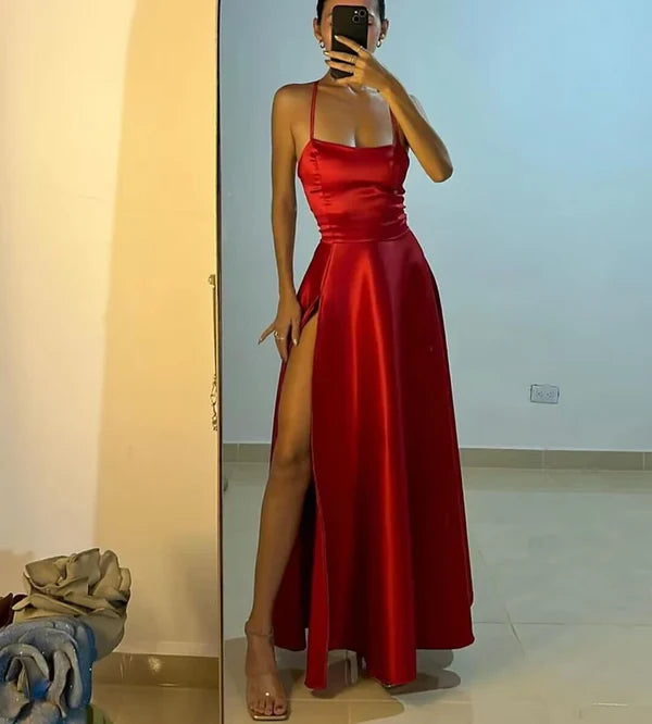 Charmante robe de soirée longue en satin rouge coupe A fendue nv1884