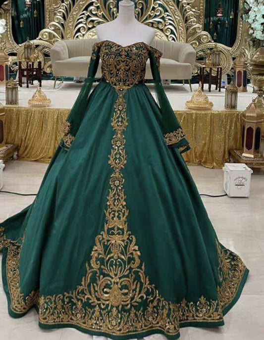 NiceVestidos-Smaragdgrünes und goldbesticktes, schulterfreies, bodenlanges Ballkleid mit langen Ärmeln und Einsätzen NV6174