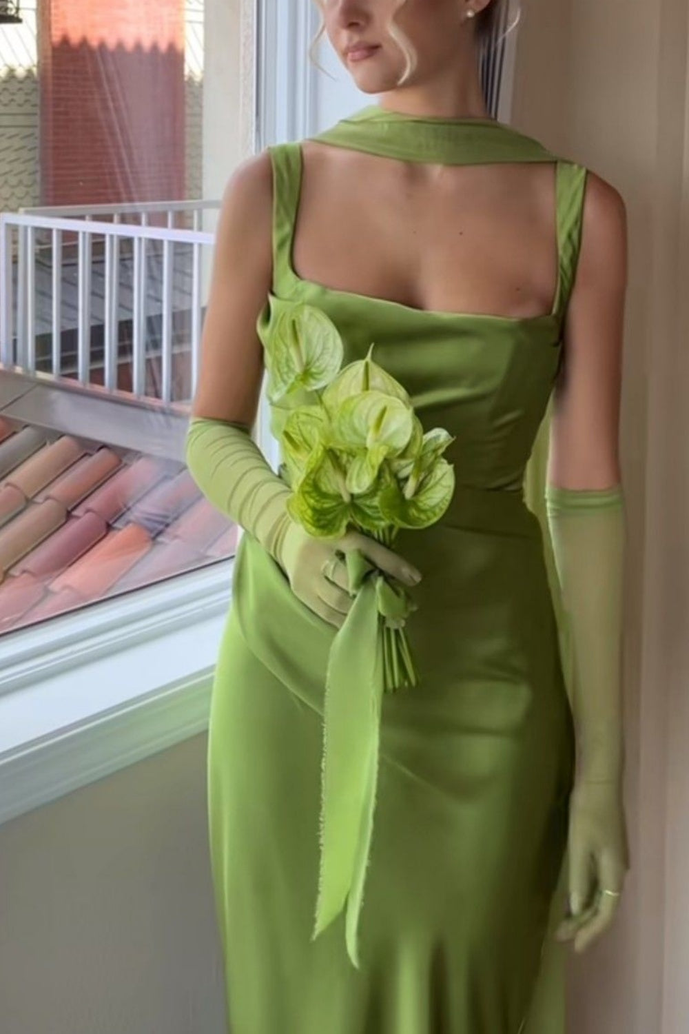 NiceVestidos - Robe de bal verte simple et élégante, nouée dans le dos, robe d'invitée de mariage tendance NV5847