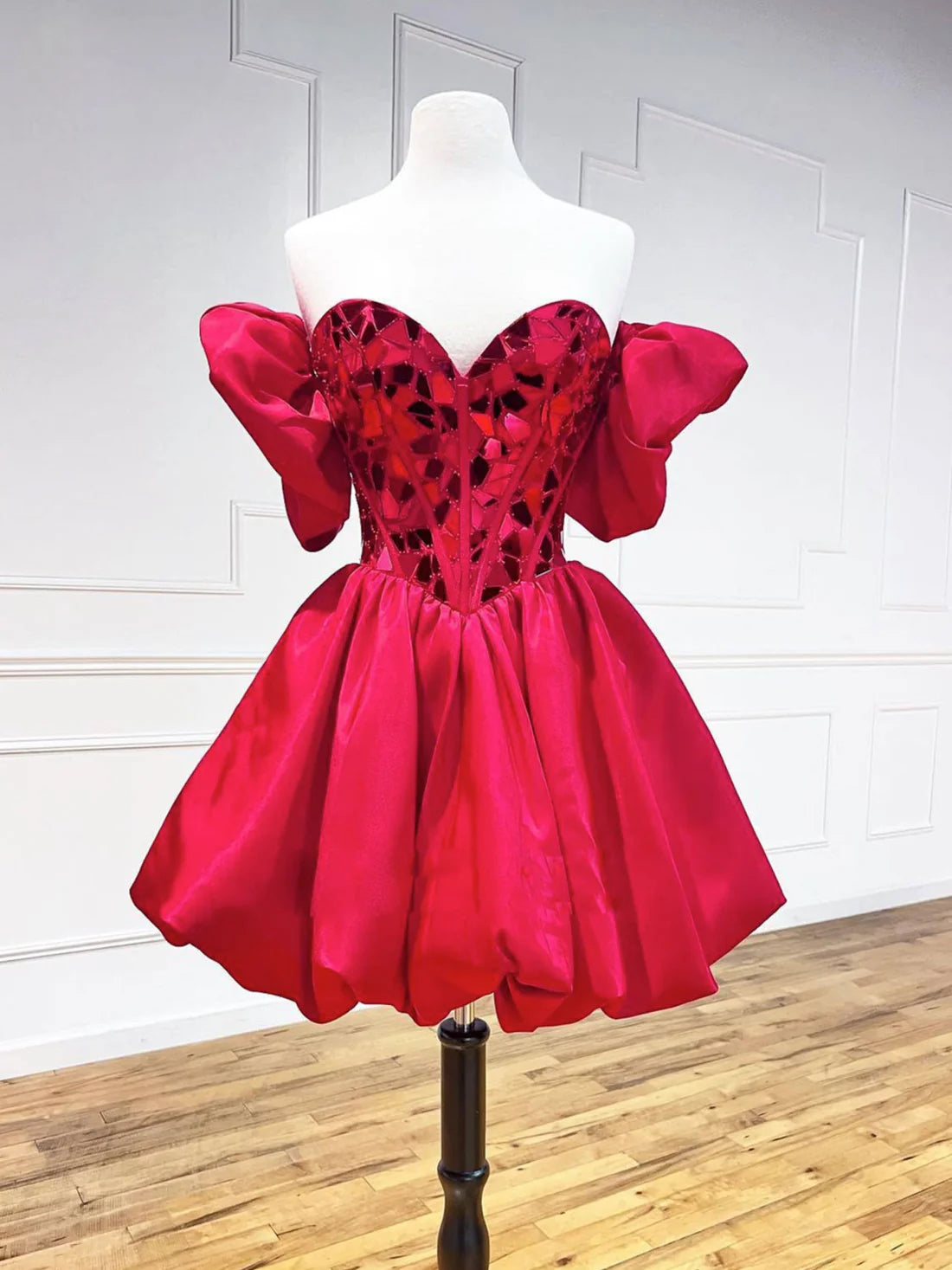 Mini/Kurzes rotes Satin-Ballkleid, kurzes Homecoming-Kleid nv1544