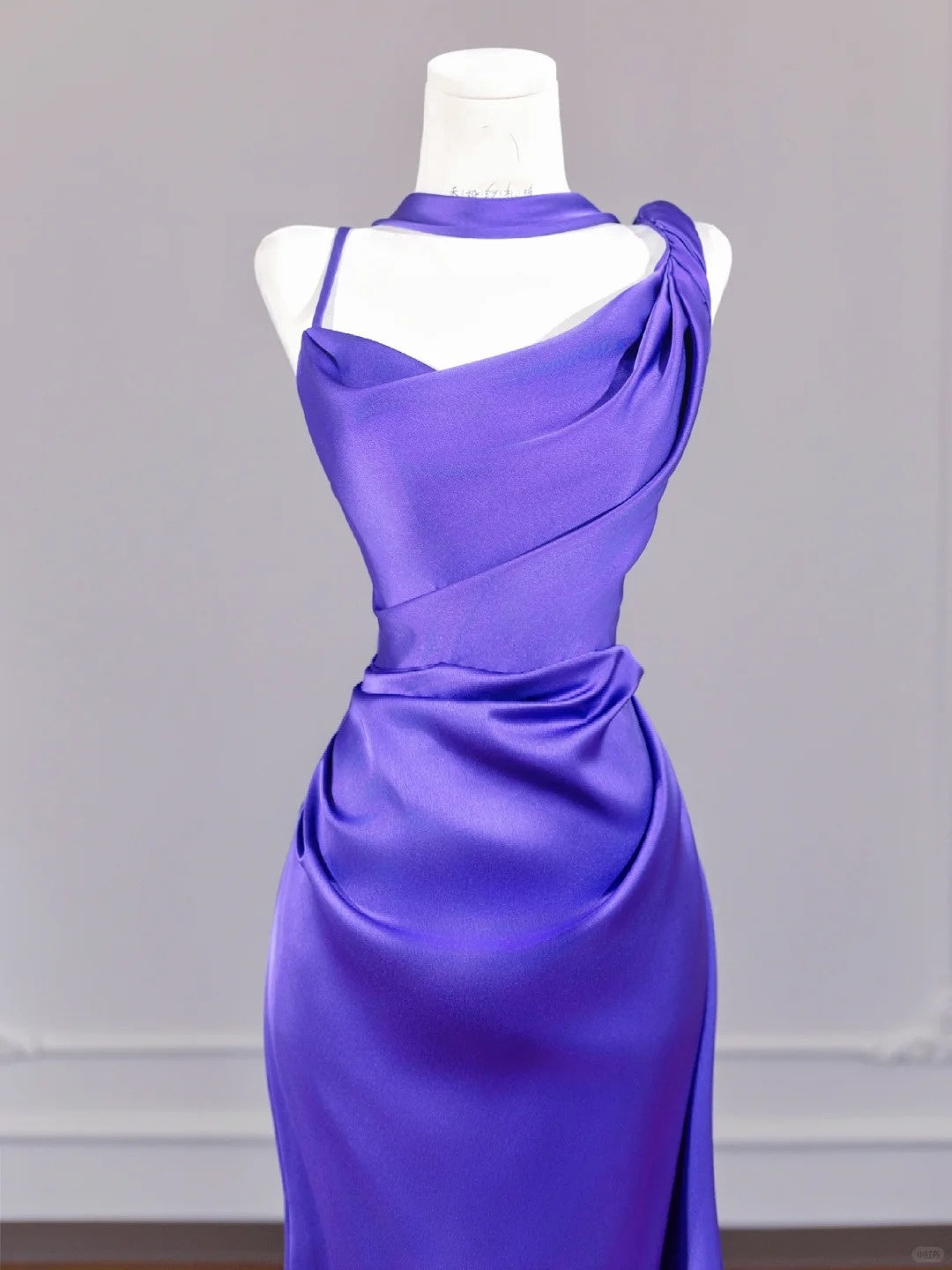 Robe de bal longue en satin violet, élégante et dos nu, nv4964