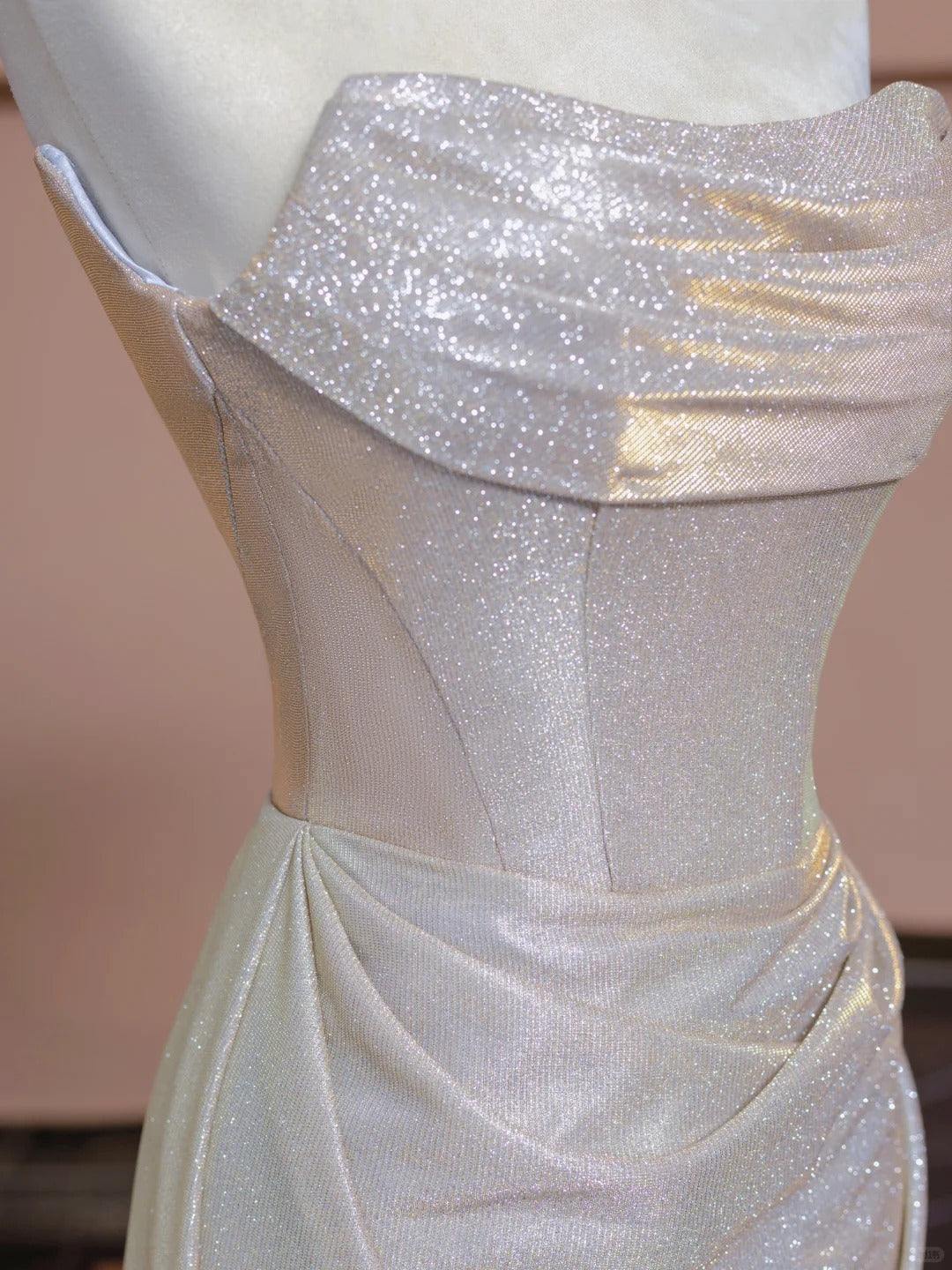 Weißes, glänzendes Satin-Abendkleid in bodenlanger Ball- und Abendgarderobe, NV5053