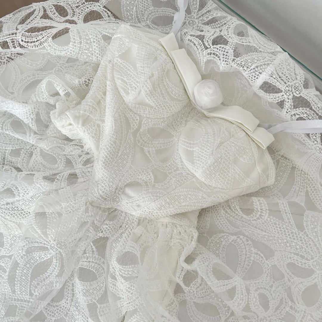 Robe de soirée courte en dentelle blanche et noire nv4383