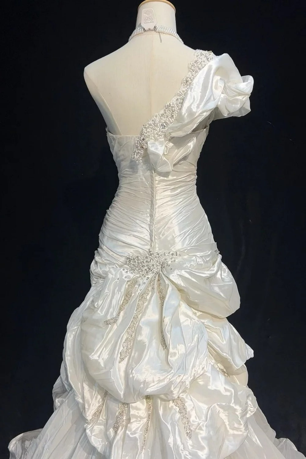 Wunderschönes, langes, aufwendig mit Perlen verziertes Abendkleid/Ballkleid NV6577