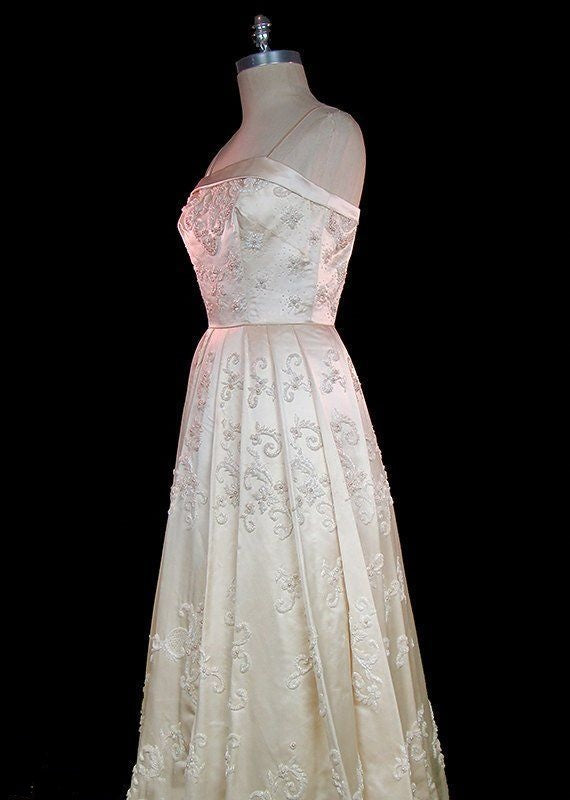 Robe de soirée longue en satin blanc ivoire, magnifique, perlée, exquise, robe de mariée, robe de demoiselle d'honneur, sans manches, fantaisie, conte de fées, haute couture, nv3636