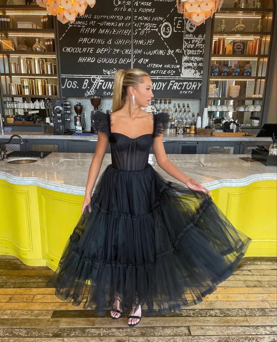 Schwarzes A-Linien-Ballkleid aus Tüll, NV2161