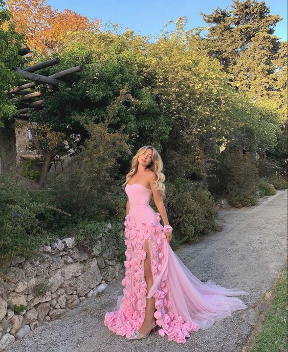NiceVestidos – Langes, bodenlanges Chiffon-Ballkleid mit rosa Blumenmuster und Schleppe NV5685