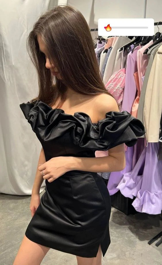 Schwarzes, enges, schulterfreies, kurzes Mini-Satinkleid mit Rüschen, Homecoming-Kleid, Ballkleid, Geburtstagspartykleid, NV1730
