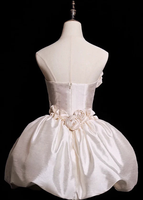 Süßes A-Linie V-Ausschnitt 3D Floral Weiß Satin Kurzes Homecoming-Kleid Geburtstagskleid nv5395
