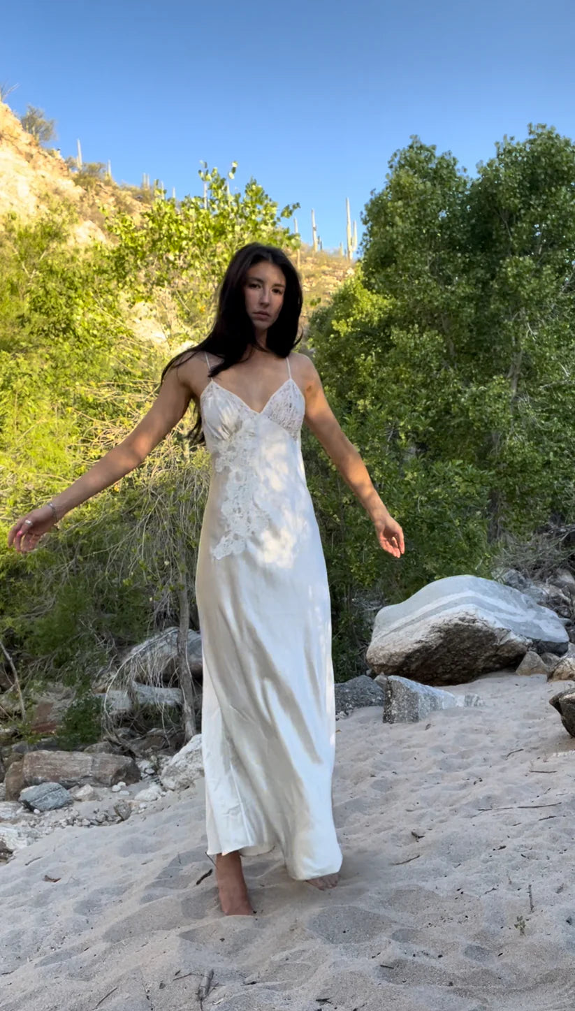 Robe de cocktail longue en satin ivoire à épaules dénudées et à fleurs, longueur au sol, robe de soirée nv4105