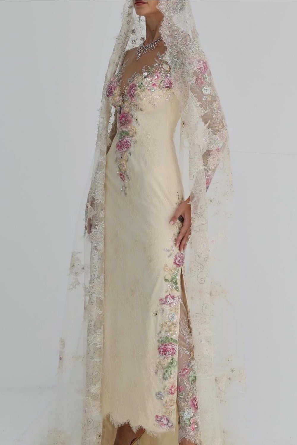 Wunderschönes, exquisites, langes, geblümtes Tüll-Ballkleid in Rosa, NV5408