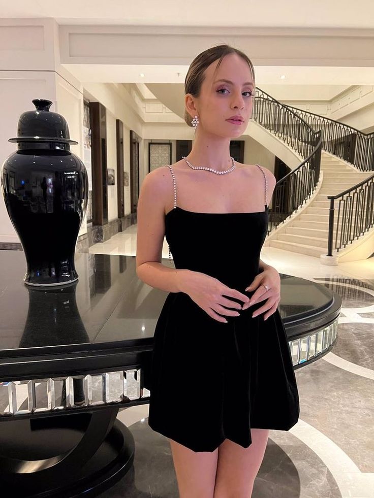 Robe de soirée courte noire vintage à bretelles spaghetti et chaîne en strass, coupe licou, robe de cocktail, mini robe de soirée, nv2400
