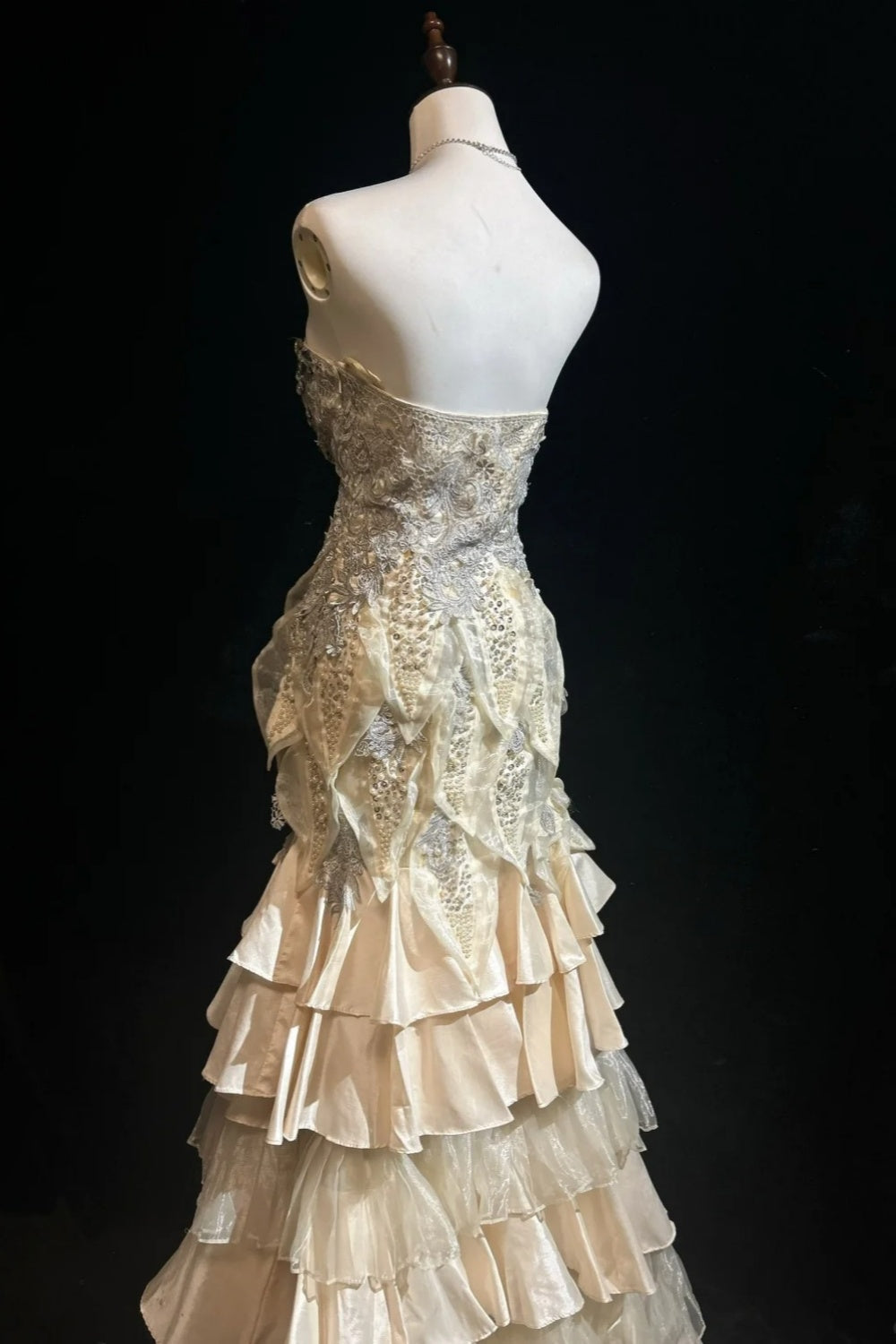Luxuriöses und prachtvolles langes Abendkleid mit aufwendiger Perlenverzierung, Ballkleid NV6576