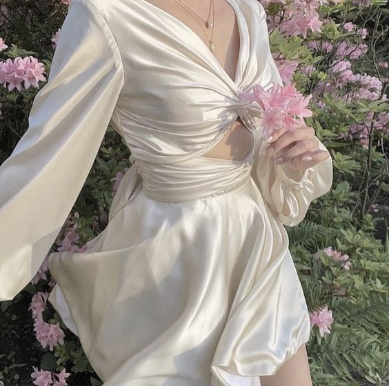 Robe de soirée courte à col en V blanche et à la mode nv1874