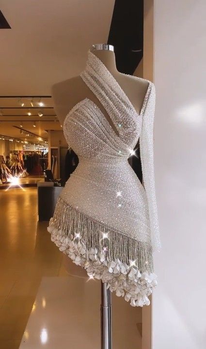 Silberweißes, kurzes, luxuriöses, wunderschönes, mit Perlen besetztes Partykleid, Abendkleid nv2864