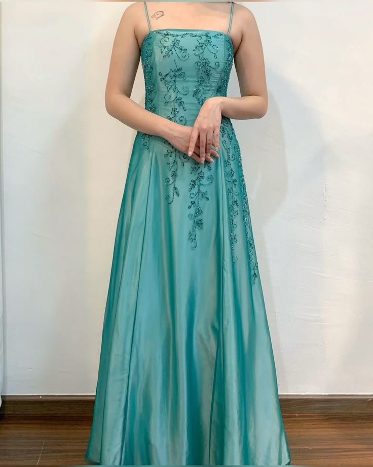 Lila Zarte Blumen Perlen Glänzende Spaghettiträger Elegante Mode A-Linie Langes Tüll Ballkleid Abendkleid Partykleid Ballkleid nv3799