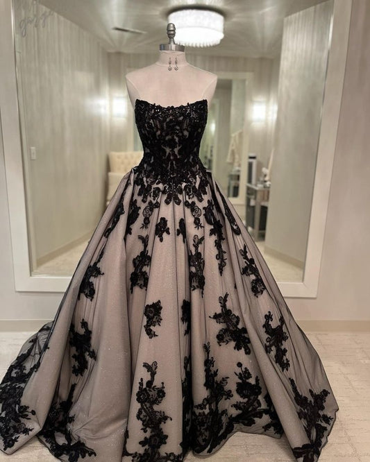 Schwarzes, zartes Brautkleid aus perlenbesetzter Blumenspitze, langes Tüllkleid NV6703