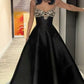 Luxuriöses, perlenbesetztes Abendkleid im Palaststil mit Spaghettiträgern | Schwarzes Satin-Maxikleid mit Schleppe für Galas, Preisverleihungen und exklusive gesellschaftliche Anlässe NV6270