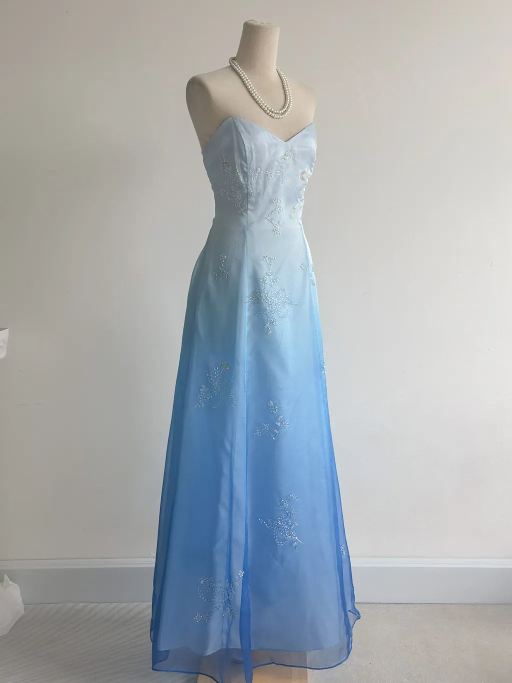 NiceVestidos-Blau und weiß exquisite floral mode gradienten tube top lange bodenlange ballkleid abschluss kleid nv5523