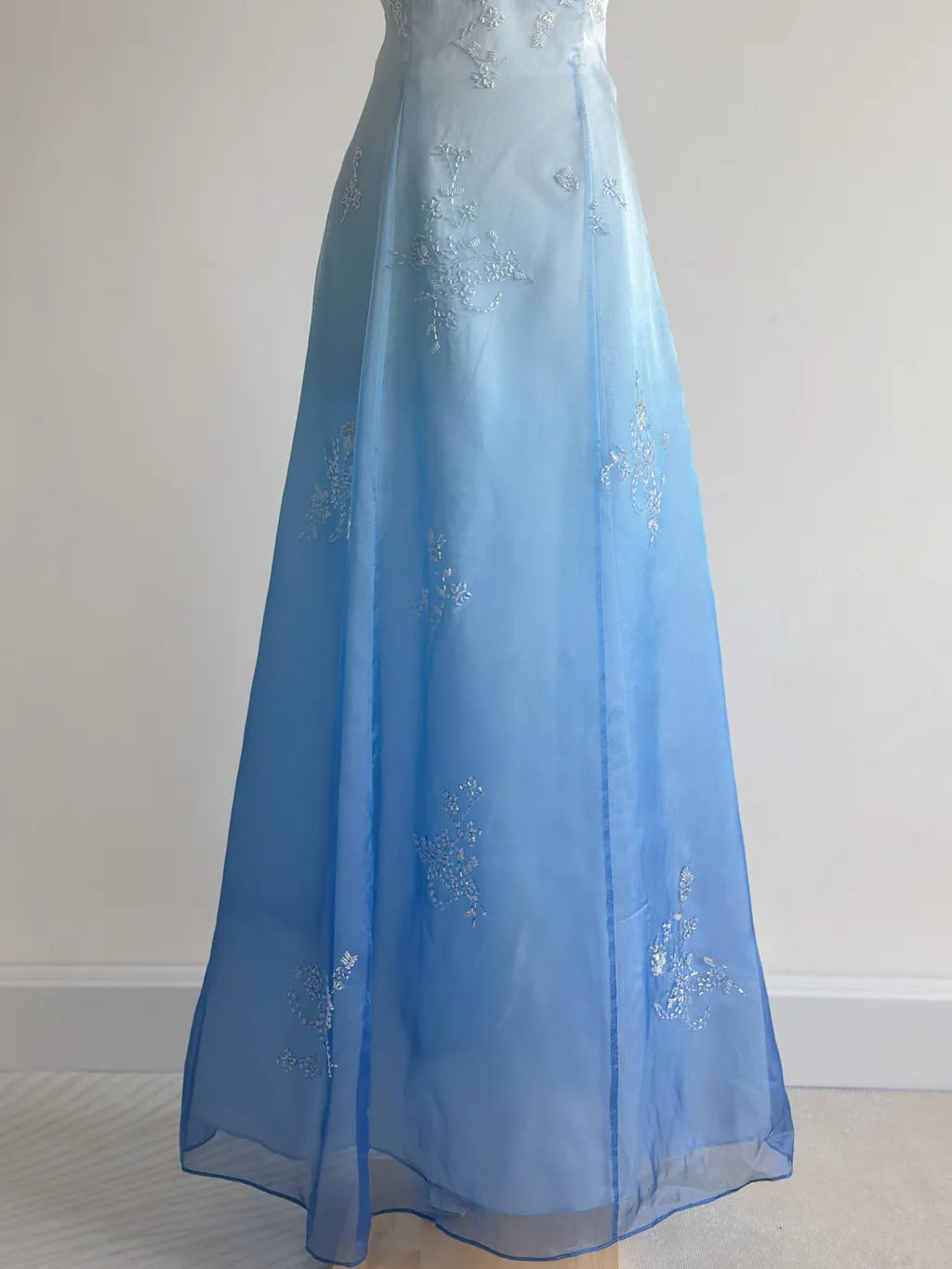 NiceVestidos-Blau und weiß exquisite floral mode gradienten tube top lange bodenlange ballkleid abschluss kleid nv5523