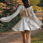 Robe de soirée courte blanche à col roulé et manches longues en satin sexy avec bretelles dos nu et bretelles ajourées nv1902