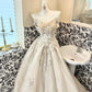 Einseitig schulterfreies, schwer besetztes Chiffon-Abendkleid mit Nietenbesatz NV6719