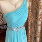 Elegantes, eisblaues One-Shoulder-Kleid mit Raffungen, Perlenbesatz und Schleppe – perfekt für Hochzeitsgäste und Dinnerpartys (NV6371)