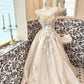 Einseitig schulterfreies, schwer besetztes Chiffon-Abendkleid mit Nietenbesatz NV6719