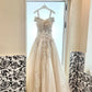 Einseitig schulterfreies, schwer besetztes Chiffon-Abendkleid mit Nietenbesatz NV6719