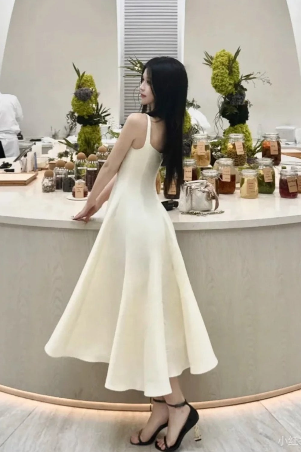 NiceVestidos - Robe de soirée mi-longue, robe d'anniversaire, robe blanche douce en satin NV5670
