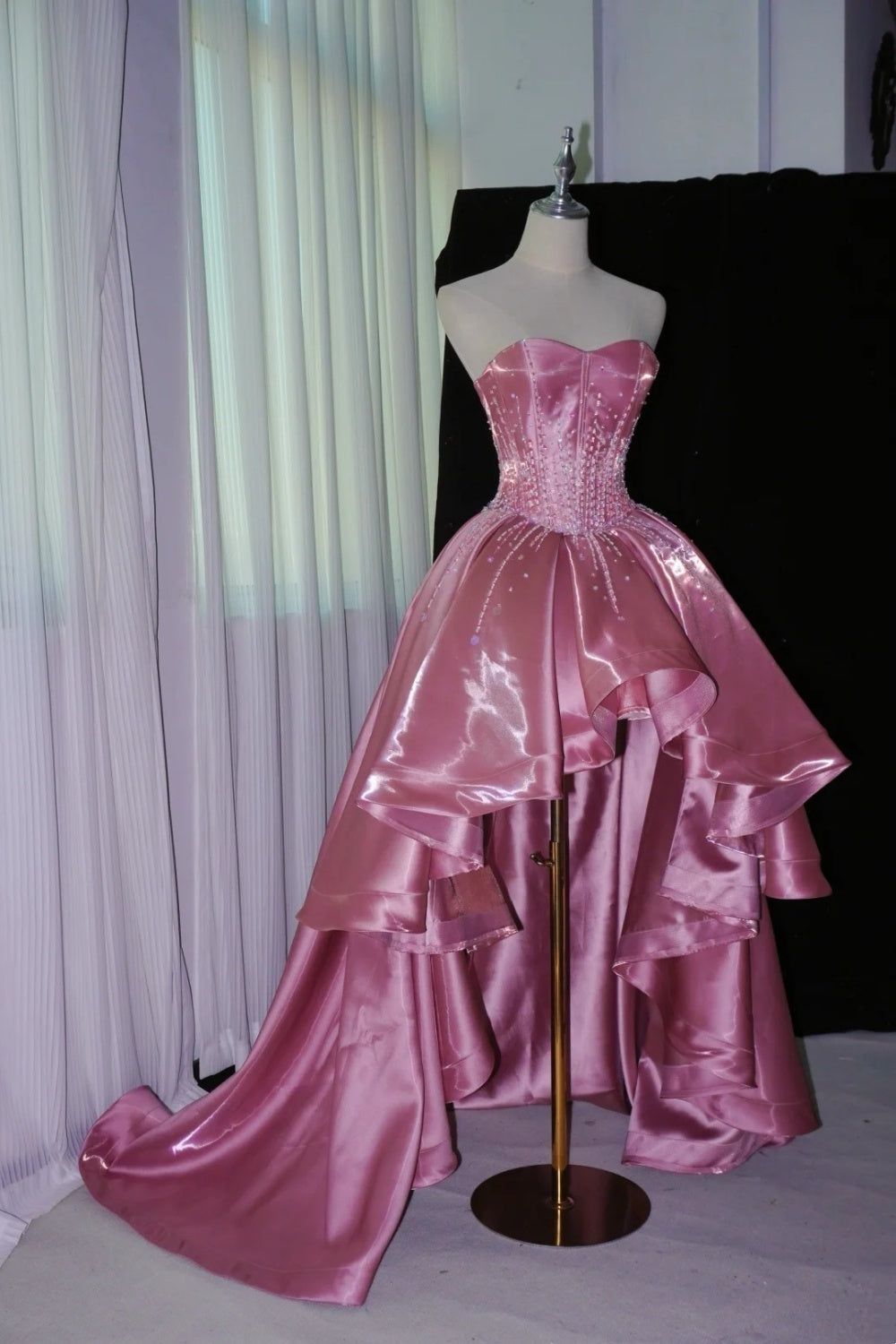 Elegantes und exquisites Abendkleid, Modell NV6722