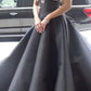 Luxuriöses, perlenbesetztes Abendkleid im Palaststil mit Spaghettiträgern | Schwarzes Satin-Maxikleid mit Schleppe für Galas, Preisverleihungen und exklusive gesellschaftliche Anlässe NV6270