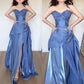 Robe de soirée longue en satin bleu brillant, style rétro, élégante, décolleté en cœur, longueur au sol, fendue, robe de bal, robe d'anniversaire, robe de bal, robe de remise de diplôme, nv4010